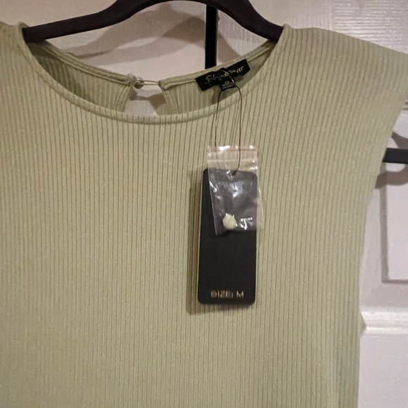 NEW! Long romper. Short sleeve-open back - Picture 2 of 2